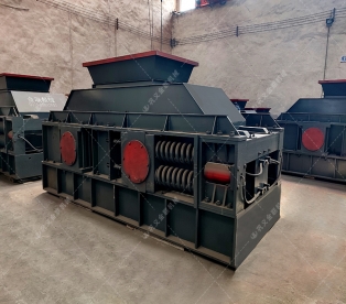 2PG1200x800型半自動(dòng)液壓對輥破碎機(jī)發(fā)往四川